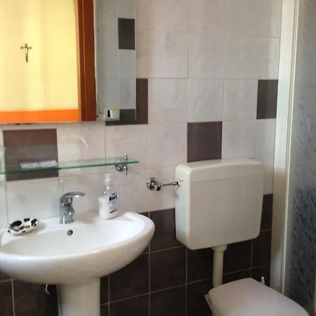 Lo Scoglio Hotel *
