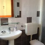 Lo Scoglio Hotel *