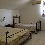 Lo Scoglio Hotel *